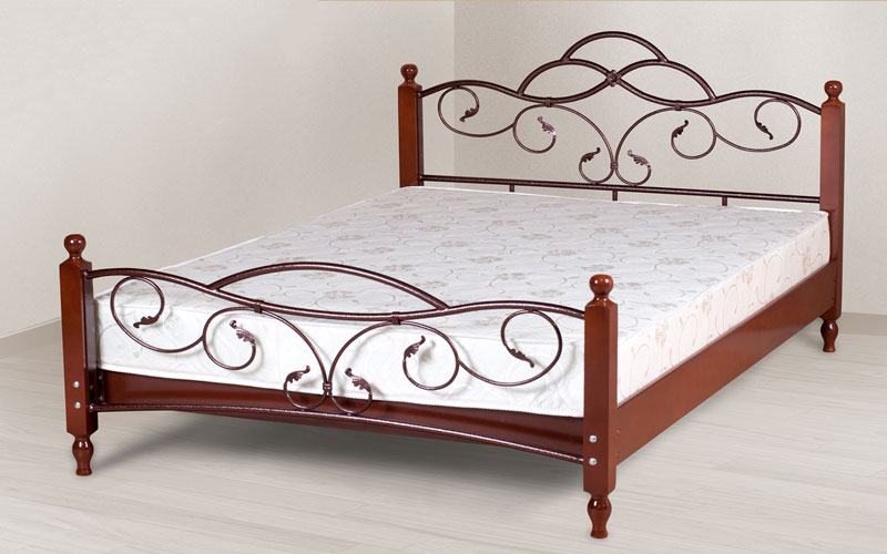Кровать из комбинированного материала 