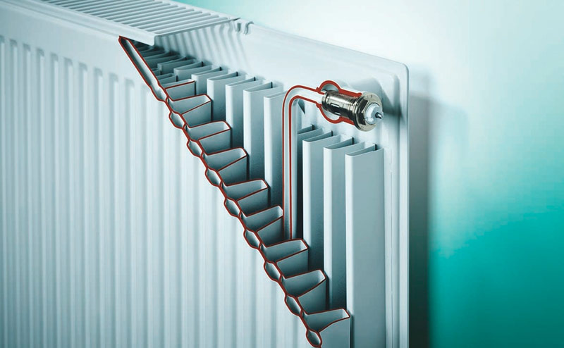 stalnoj panelnyj radiator otoplenija v razreze